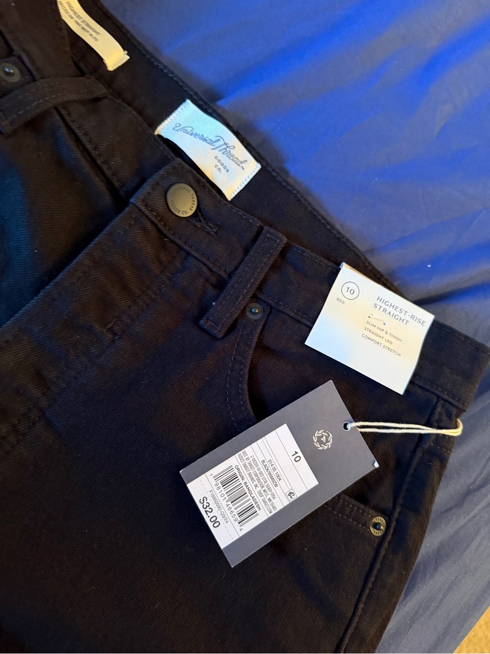 Universal Thread women Black Relaxed Straight Jeans size 10 - Picture 3 of 5